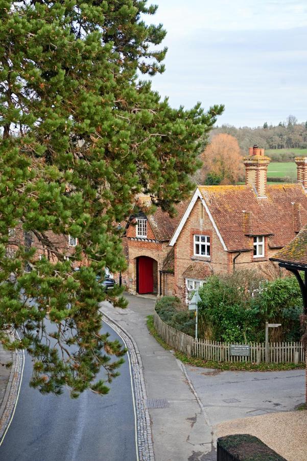 Hotel The Montagu Arms Beaulieu Esterno foto